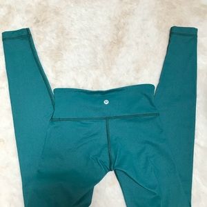 Lululemon wunder under pant. No flaws